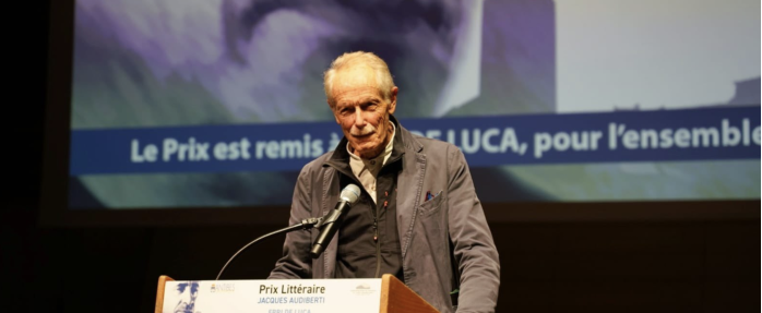 Le Prix littéraire Jacques Audiberti 2023 a été remis, par la Ville d'Antibes, à l'écrivain italien Erri de Luca