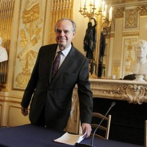 PARIS : Frédéric Mitterrand lance des consultations