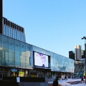 L'art contemporain sur vos écrans à la Défense !