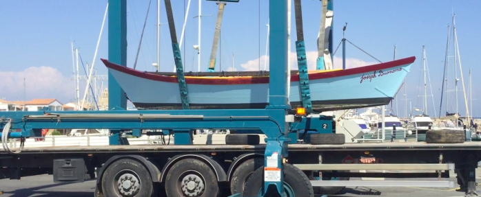 Les barques de Van Gogh aux Saintes Maries de la Mer